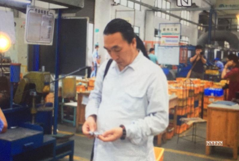 满大街背mcm品牌包的，10个人里面9个背假货，快来你的包是真是假